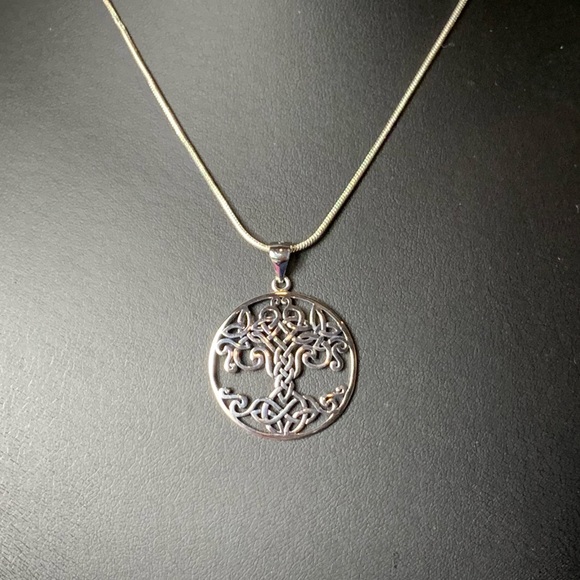 🌹NWT Sterling silver celtic knot tree of life 🌳
